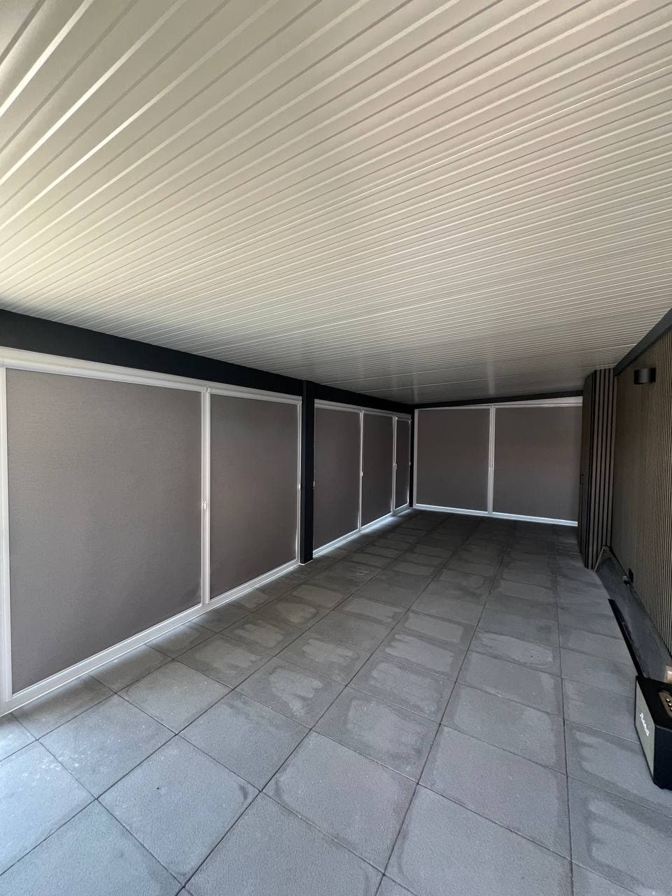 Depois — blackouts nos vãos panorâmicos do terraço